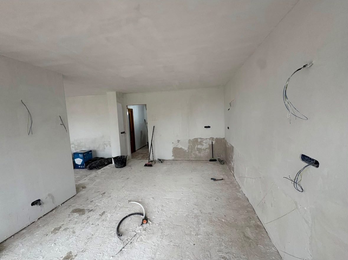 Gestuct appartement in Spanje tijdens renovatie